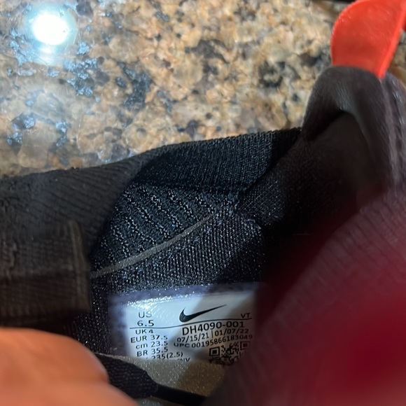 Black/red/ cheetah Nike vapor airmax. EUC. Sz 6.5 but they do run a little big. - Picture 5 of 5